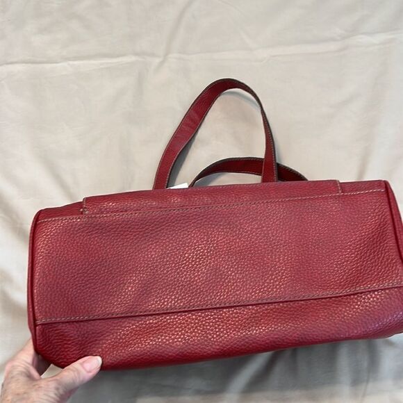 NWT First Issue red pebbled faux leather bag 1 inside & outside pocket zip close - Picture 7 of 13